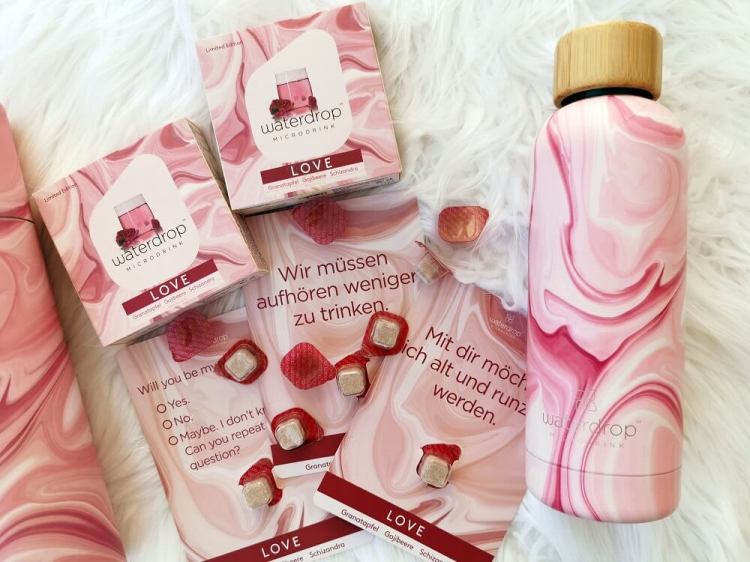 Waterdrop Limited Edition „Love“ Set mit Metalflasche, 2 Würfel-Päckchen und Proben-Kärtchen