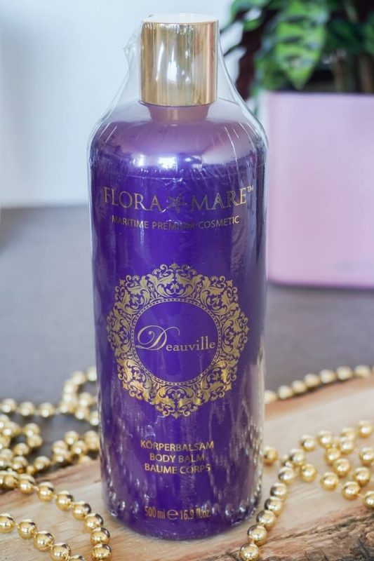 Flora Mare Deauville Körperbalsam in lila Flasche mit goldener Schrift – luxuriöse Pflege für geschmeidige Haut.