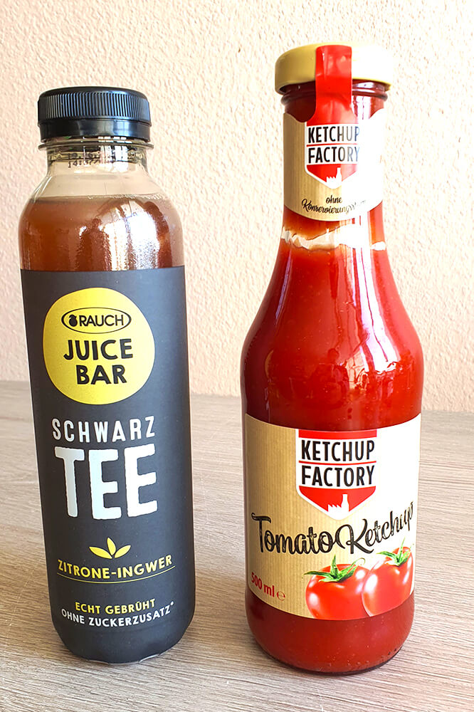 Schwarzer Tee und Ketchup